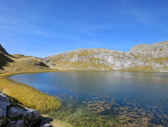 Pjesma "Manito jezero"